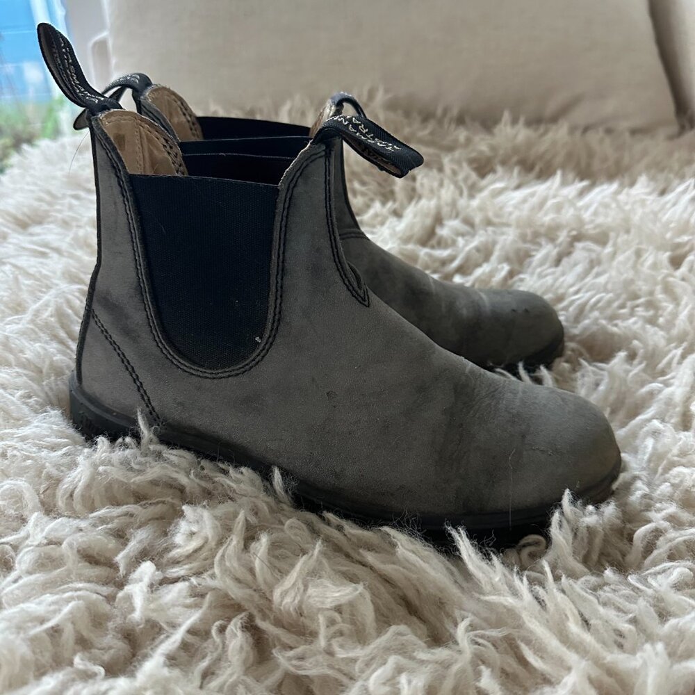 Blundstone Chelsea boots